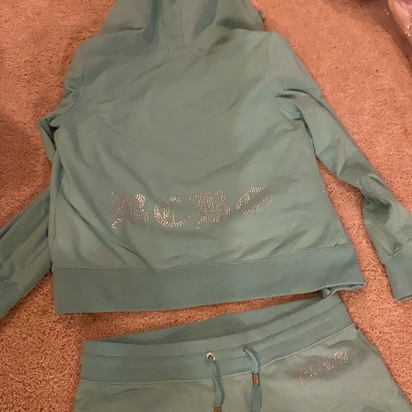 Matching set - Picture 3 of 3